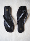 Toteme Leather Thong Sandals (36)