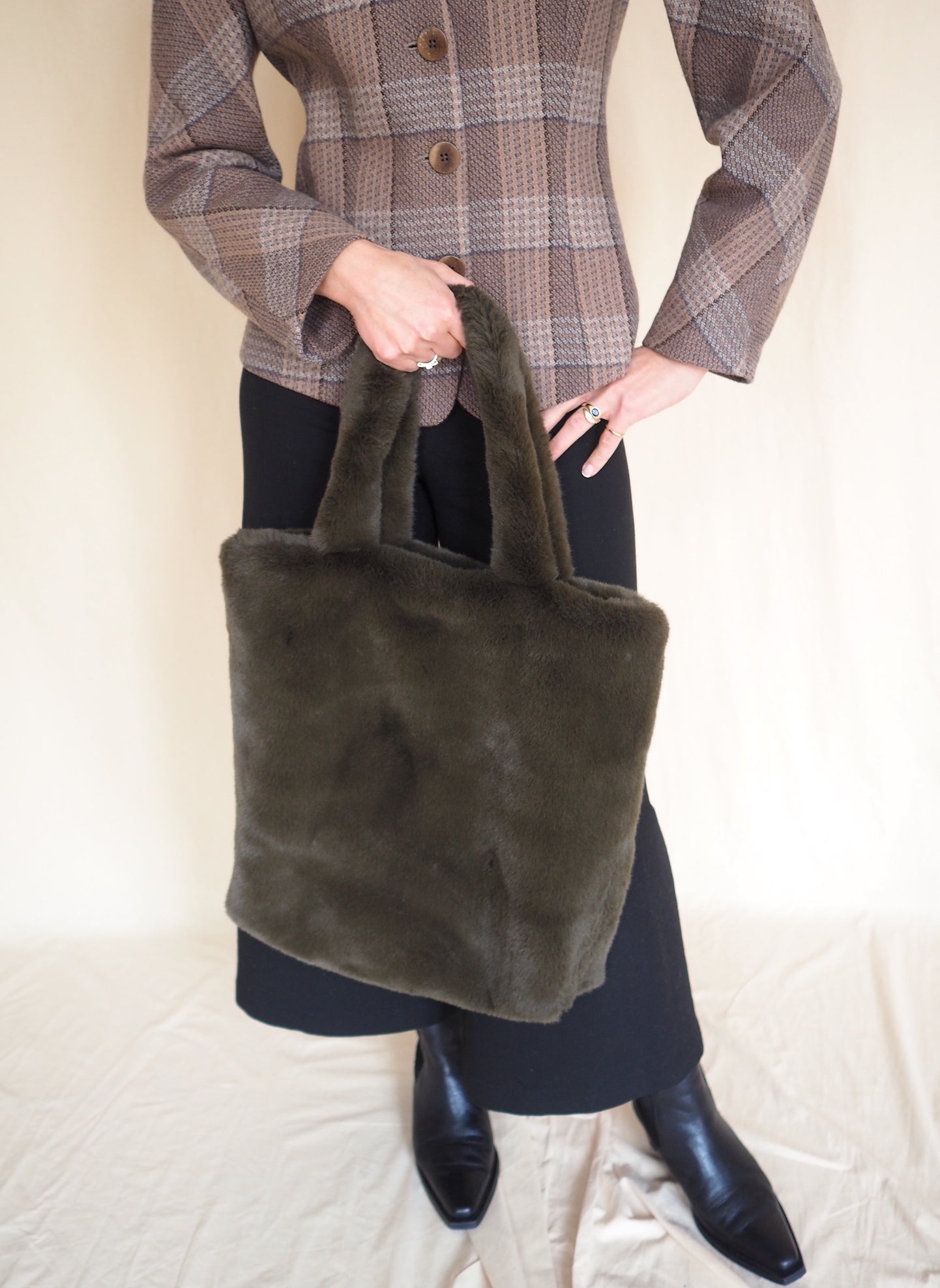 Fluffy Shopper